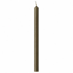 Olivgrönt stearinljus från Ib Laursen, 20 cm högt, 1,3 cm i diameter