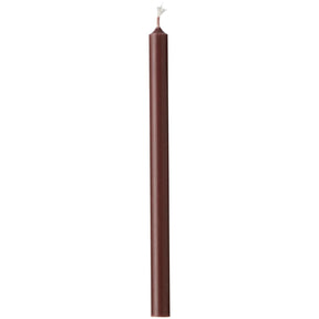 Chokladbrunt stearinljus från Ib Laursen med en höjd på 20 cm och en diameter på 1,3 cm