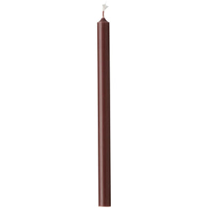 Chokladbrunt stearinljus från Ib Laursen med en höjd på 20 cm och en diameter på 1,3 cm