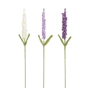 Virkade lavendelblommor från Speedtsberg i vit, ljuslila och mörklila med gröna stjälkar