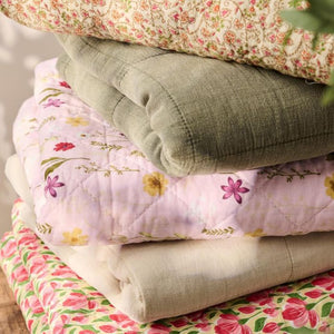 Quilt rosa med havens blomster